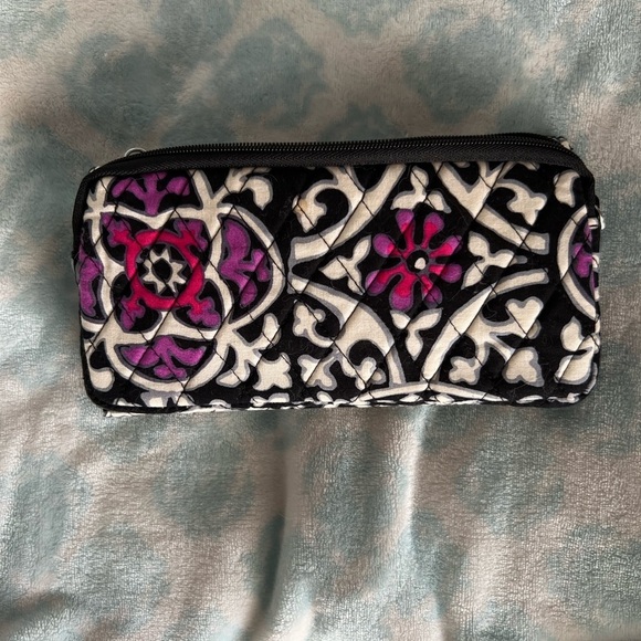 Vera Bradley RFID 3 in1 Crossbody Scroll Medallion Wristlet Mini Handbag MSRP$75 - Picture 2 of 7